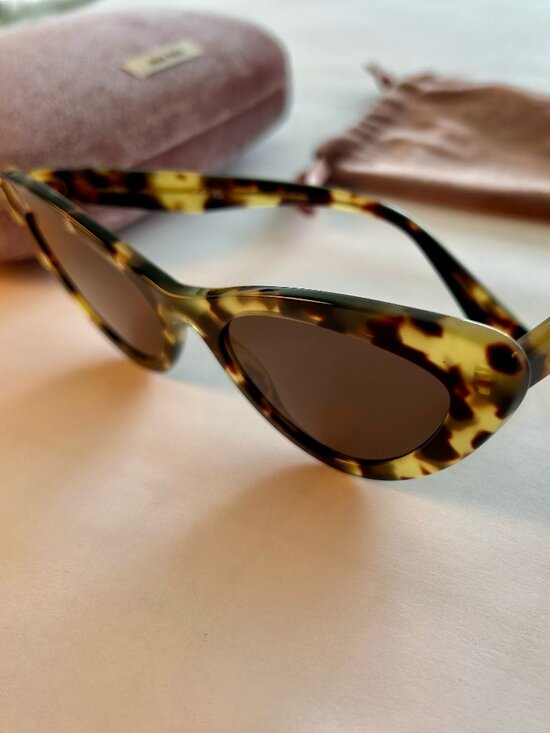 MIU MIU Sunglasses MU01VS - Excellent Condition - Case + Cover Included main image 6